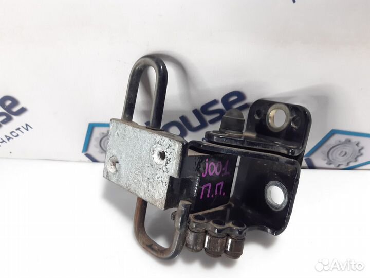 Петля двери передняя правая Volkswagen Passat B6