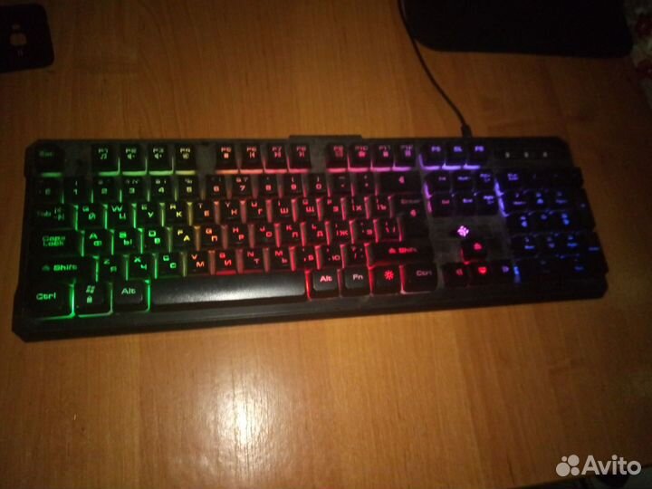 Продам игровую клавиатуру с подсветкой