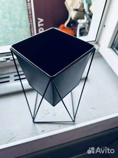 Кашпо для цветов декоративное