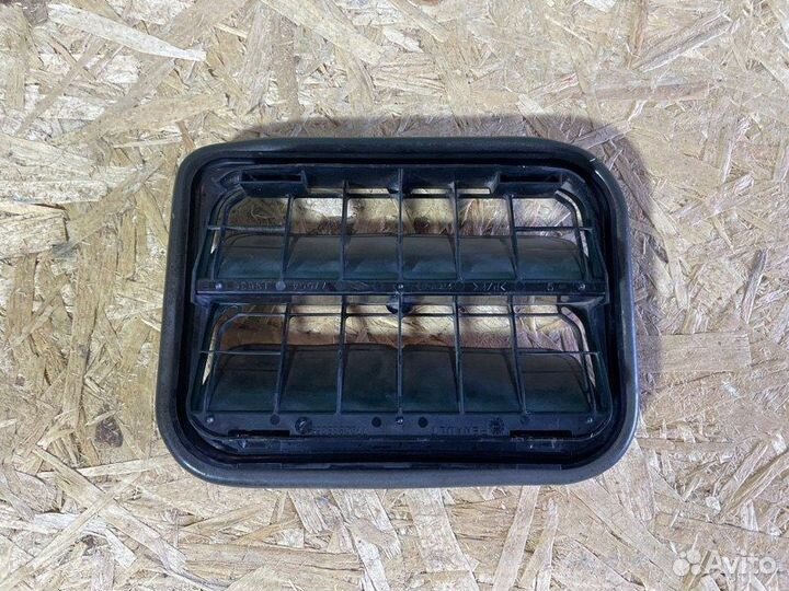 Решетка вентиляционная правая Renault Megan Iii