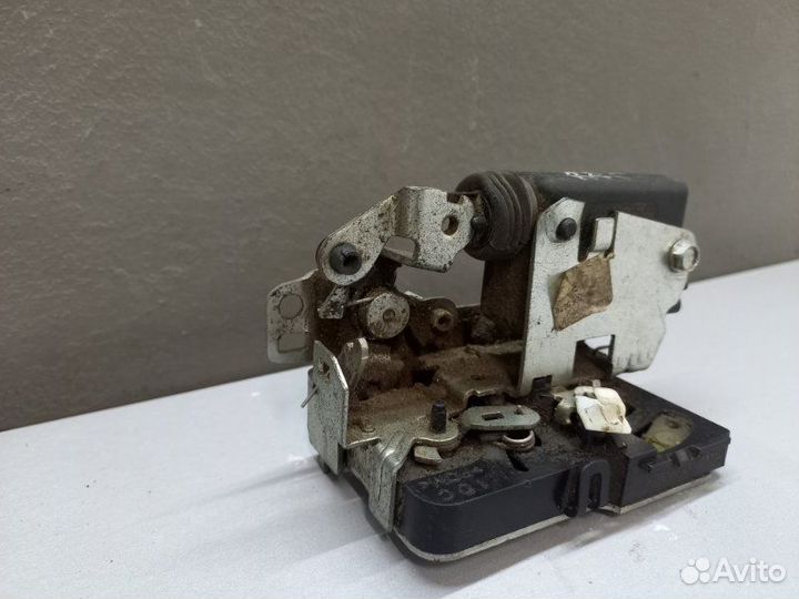 Замок двери задний правый Renault Logan 2010