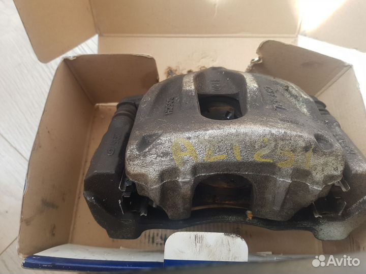 Супор toyota avensis левый