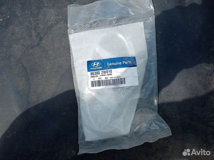 Эмблема Hyundai Santa Fe