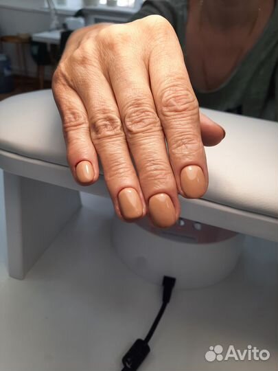 Модель на маникюр