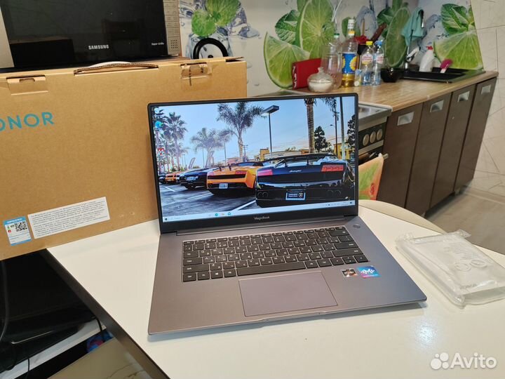 Honor ryzen 5 3500U/RAM8/SSD256/15.6дюйма