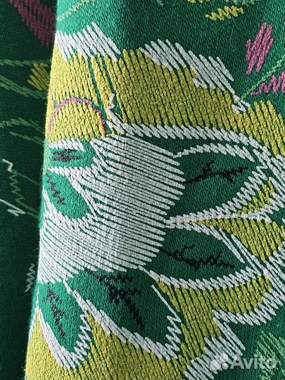 Свитер зелёный с цветами