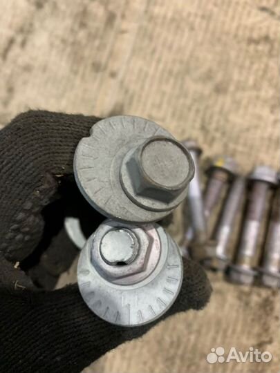 Болт крепления рычага задний Mazda 3 BM pevps 2017