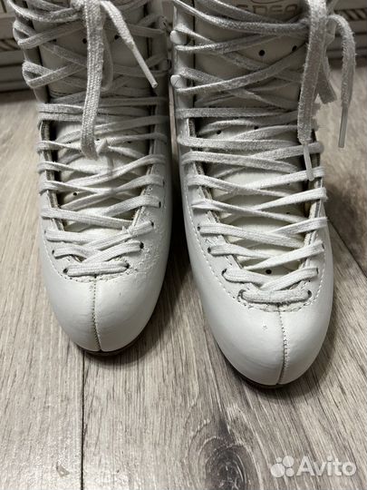 Ботинки для фигурного катания