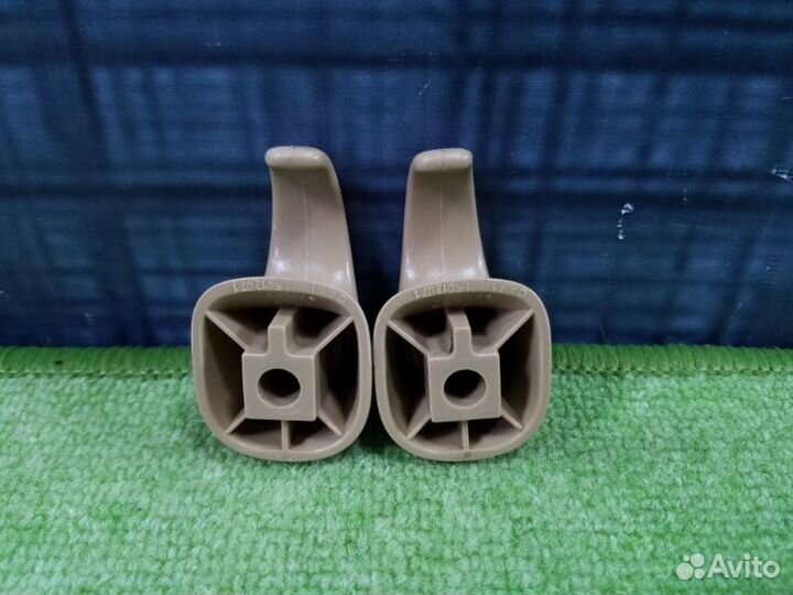 Крючок для шторки Chevrolet Trailblazer GMT360 LL8