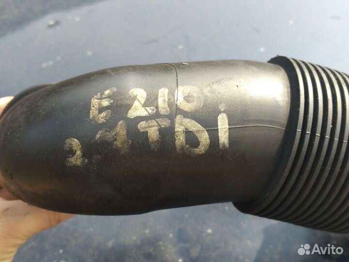 Воздушный патрубок mercedes