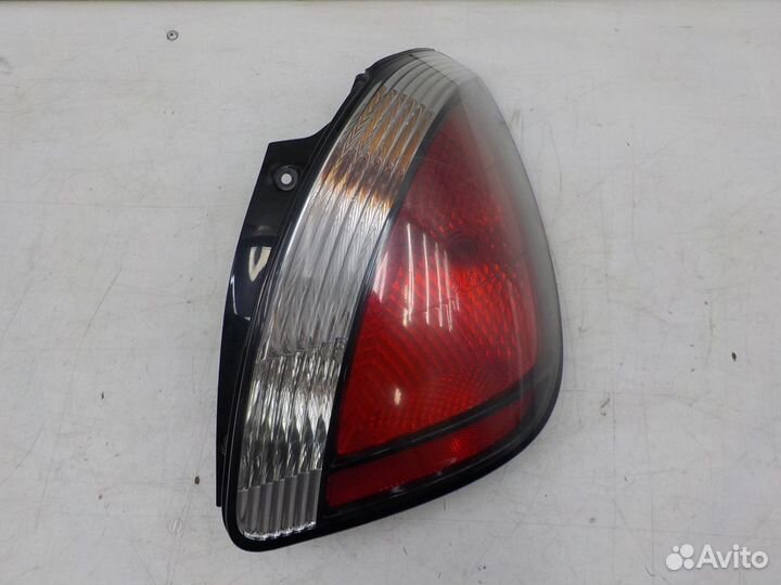 Фонарь задний правый на Kia Rio