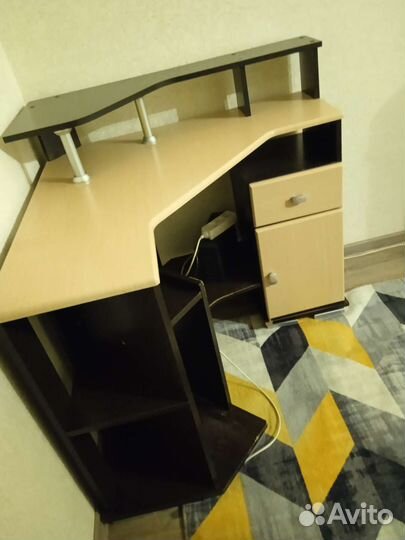 Стол для компьютера