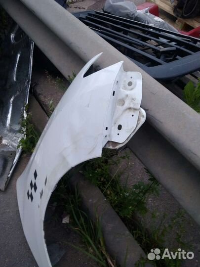 Крыло переднее правое renault logan 2