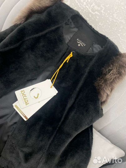 Escada длинная безрукавка