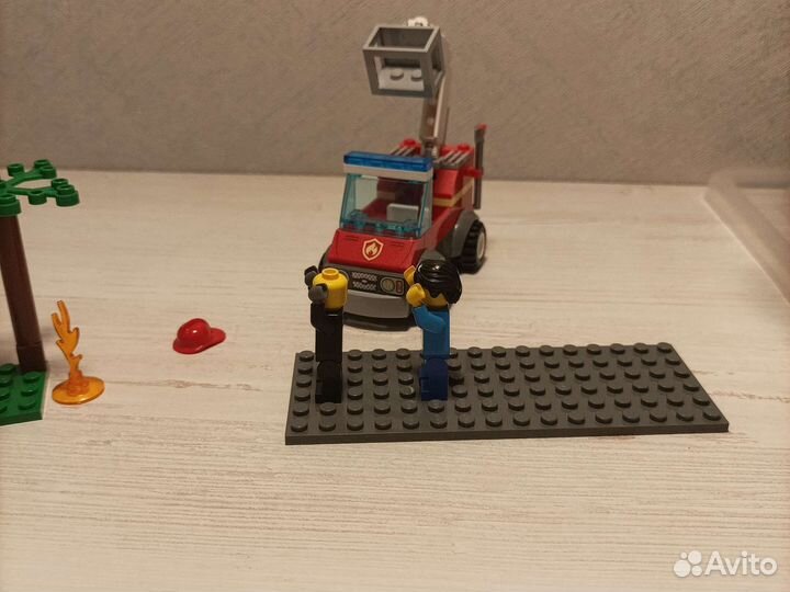 Lego City 60212 пожарные и 60239 полиция