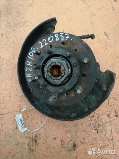 Ступица передняя левая Toyota Hiace KZH106 1KZ-TE