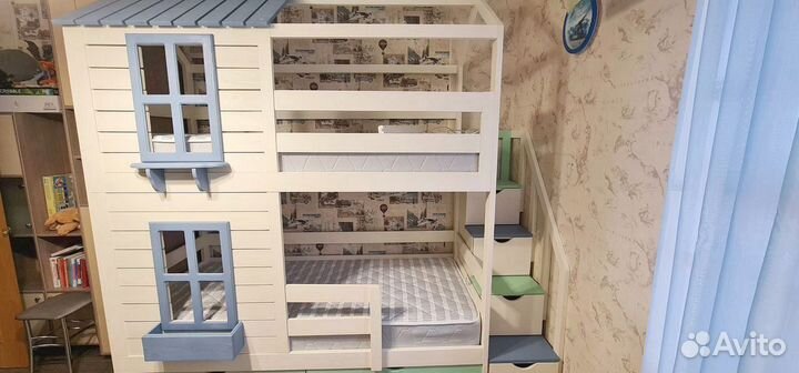 Двухъярусная кровать из массива