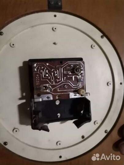 Настенные часы янтарь