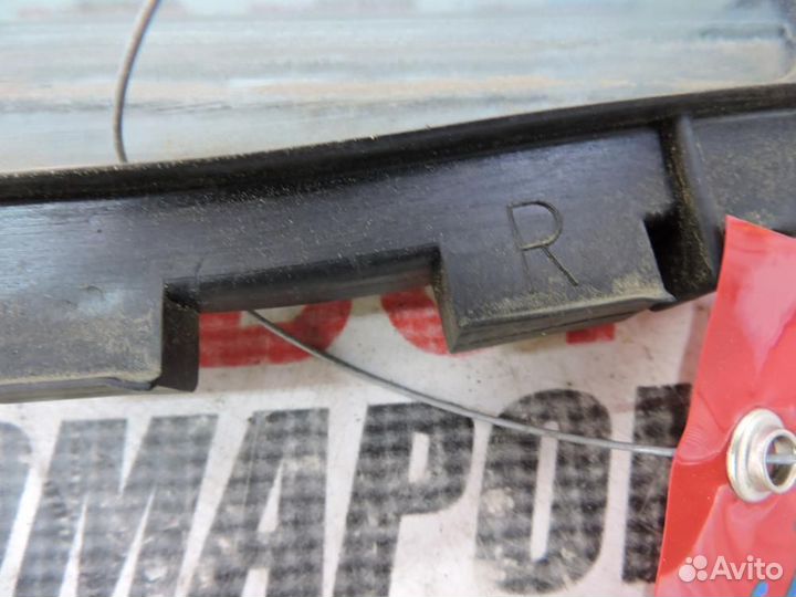 Стекло двери задней правой форточка Toyota Avensis