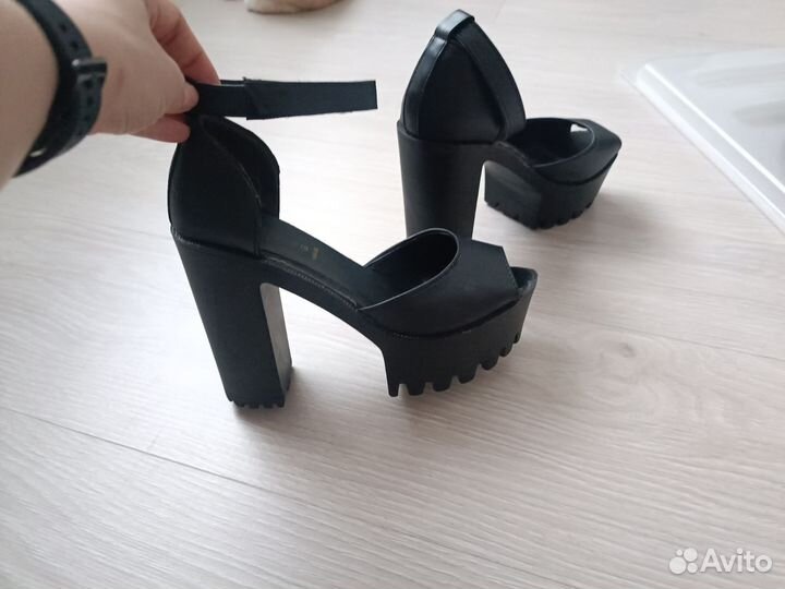 Босоножки женские 37 размер