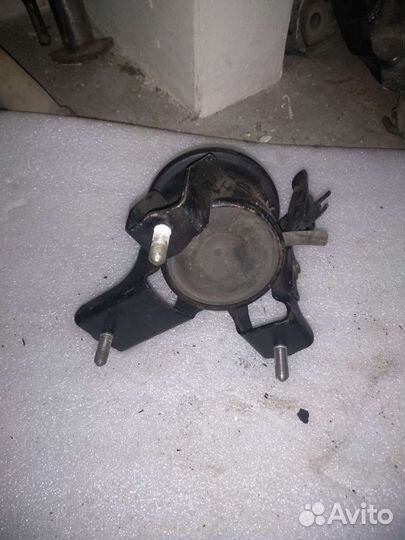 Подушка двс передняя Toyota Camry 40