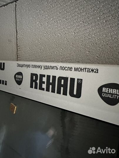 Платисковое двухстворчатое окно Rehau