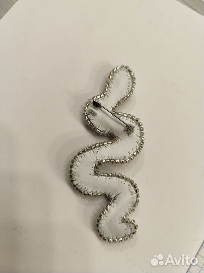 Брошь ручной работы из бисера