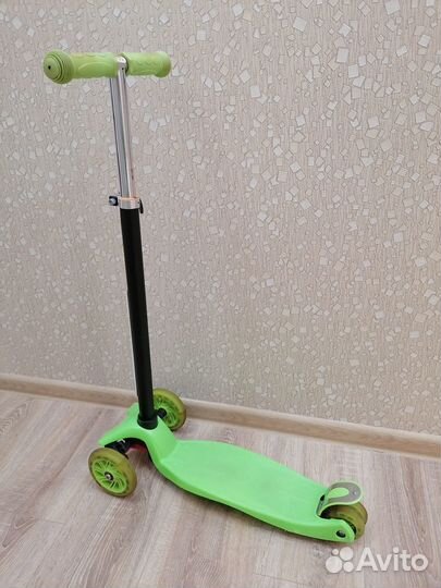 Детский трёхколёсный самокат