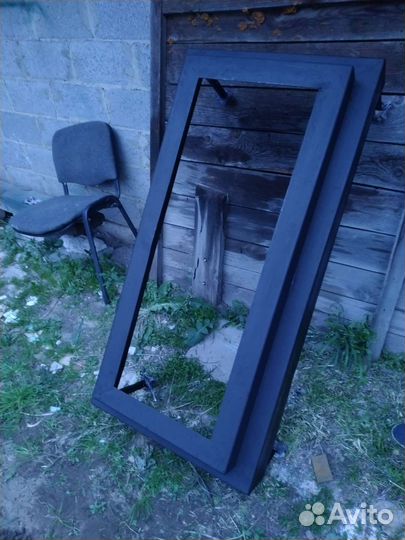 Цветочница на кладбище. Бу