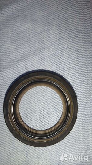 Сальник распредвала