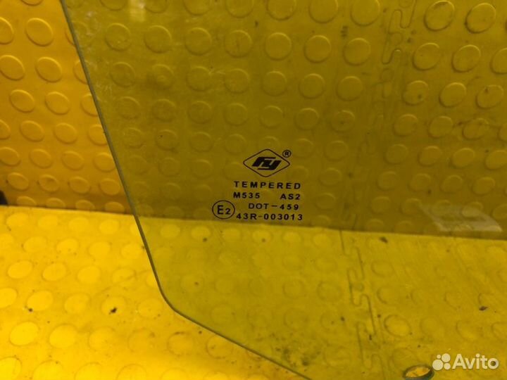 Стекло двери переднее правое Hyundai Elantra XD