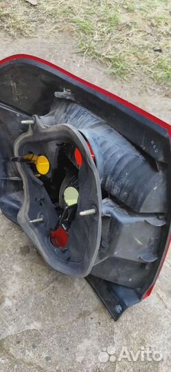 Фара задняя левая Toyota Corolla E120 хетчбек