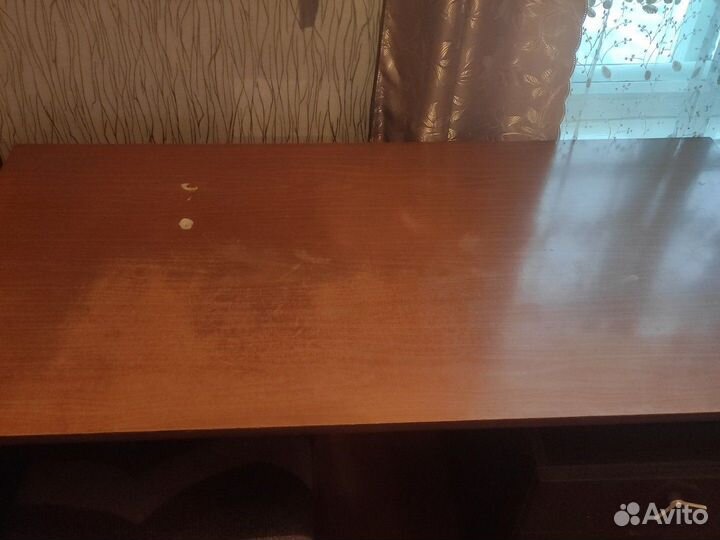 Письменный стол