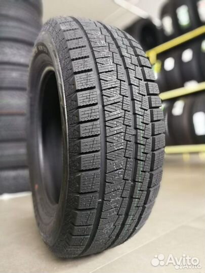 Kapsen SnowShoes AW33 235/45 R18