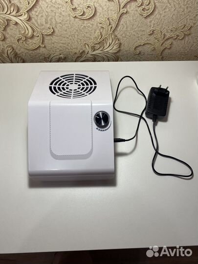 Пылесос / вытяжка для маникюра