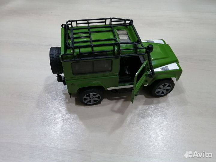 Bruder Внедорожник Land Rover с прицепом и лошадью