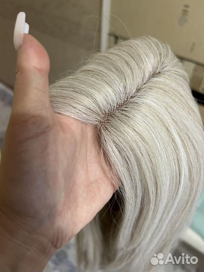 Парик блонд лесенка на сетке 70 см
