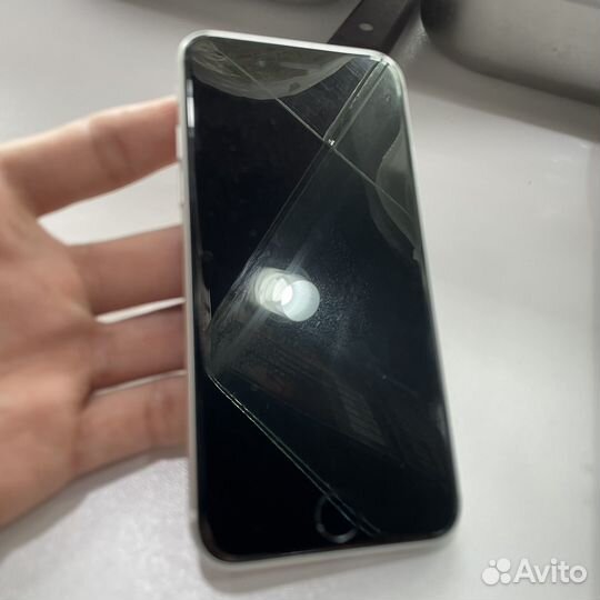 iPhone SE, 128 ГБ