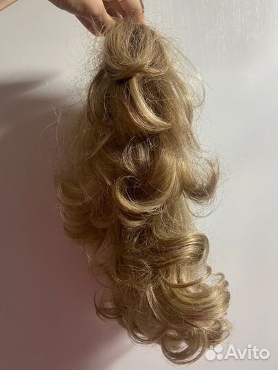 Шиньоны на заколках и наклядной хвост