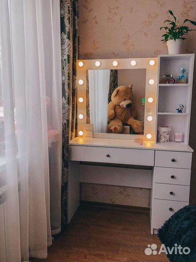 Гримерный столик/туалетный столик