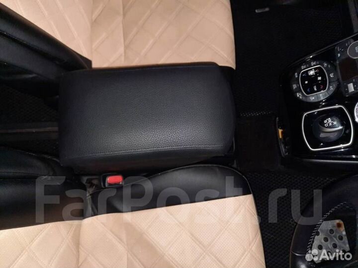 Подлокотник Toyota Voxy