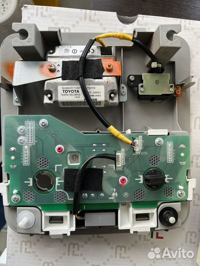 Плафон toyota avensis t27