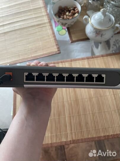 Неуправляемый коммутатор с 8 портами 10/100Base-TX