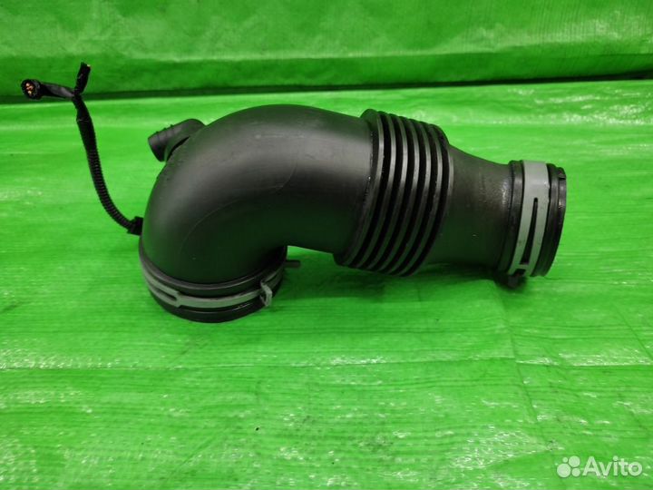 Патрубок воздуш фильтра 7L6129534 VW Touareg 02-10