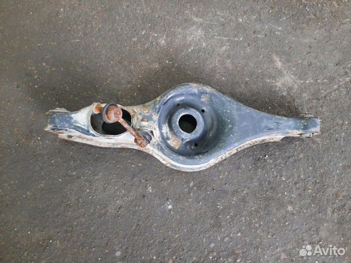 Рычаг поперечный задний левый Mitsubishi Outlander