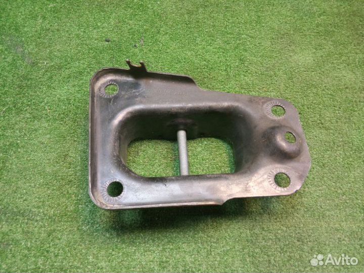 Кронштейн задний левый Volkswagen Tiguan DBG 2018