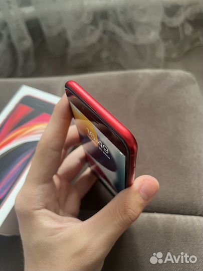 Телефон iPhone se 2020 64 gb