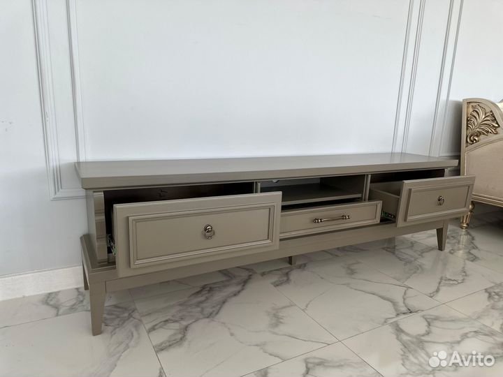 Тумба под телевизор