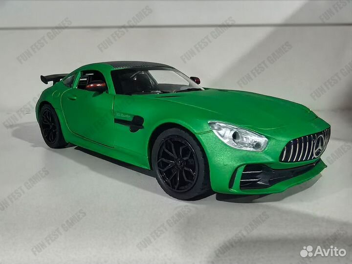 Машинка металлическая Mercedes AMG GT R 1:24
