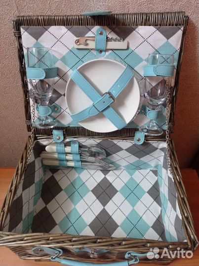 Набор посуды для пикника с пледом